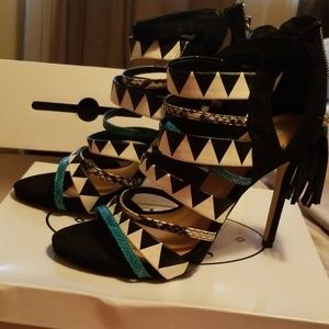 Trending black/white Steve madden heels